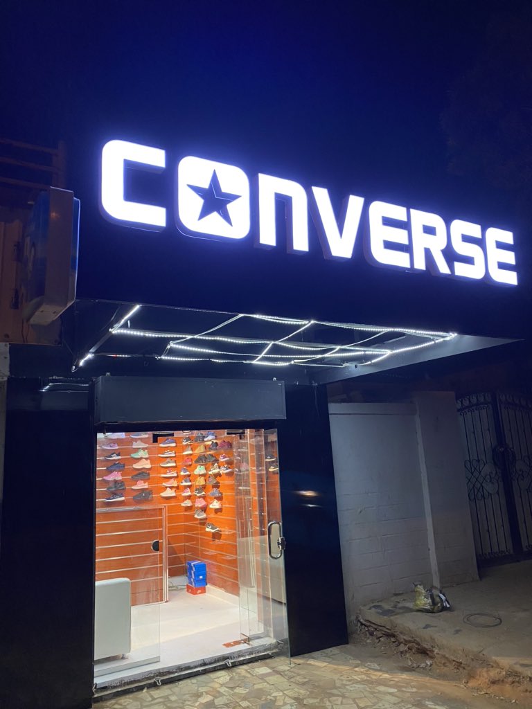 بمناسبه افتتاح فرع امدرمان. 3 سحوبات 

1 -  5000 جنيه +chocolate box
2 -   branded back bag
3-  converse shoes 
عشان تضمن  دخولك فلتر السحب

لايك و رتوت للبوست
اتاكد انك متابع 
<a href="/converse_sd/">converse SD🇸🇩</a>  &amp; <a href="/Venus_store_sd/">Venus Store</a> 

جاوب علي سؤال المسابقه و منشن اصحابك

السؤال : وين موقع فرع امدرمان؟