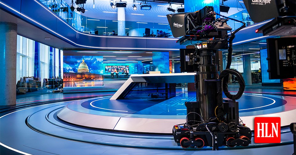 HLN_BE's tweet photo. Een glimp van gloednieuwe studio VTM Nieuws! Na 31 jaar wordt VTM Nieuws vanaf 03/02 niet meer in Vilvoorde, maar in Antwerpen gemaakt. "Een historische dag", zegt Stef Wauters aan HLN. #vtm #vtmnieuws @VTM @VTMNIEUWS #Vilvoorde #Antwerpen #hln Lees meer https://t.co/AiirWwuZXg https://t.co/d8VMV2TVZa