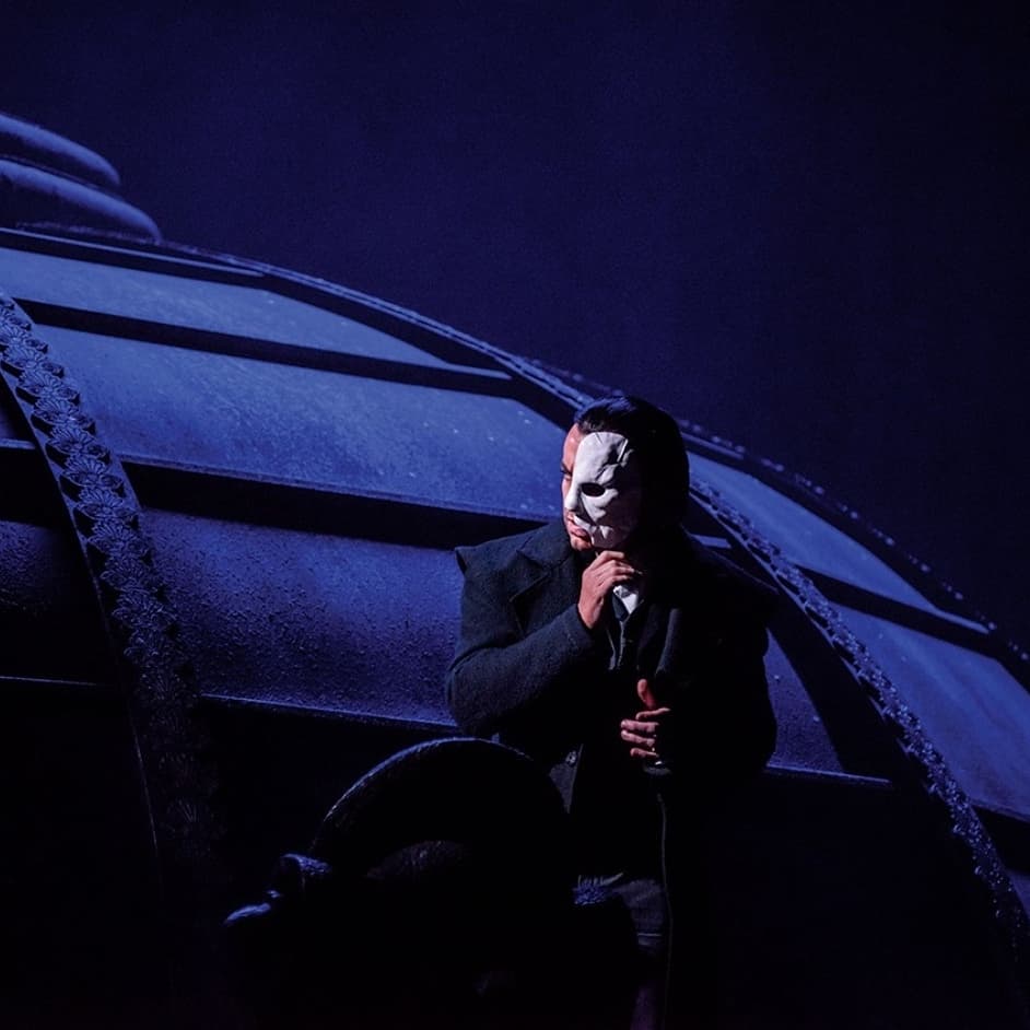 BenForsterBase's tweet photo. Great REVIEW on #PhantomGreece in #GlowMagazine: 'a glamorous show'! Nice mentions of @thebenforster ('theatre superstar') @CelindeSchoen @NadimNaaman & @laramartins_25! Read the English translation (as accurately as possible😊) in red! Original article: https://t.co/qG5VwfTIWA https://t.co/7yB0xhN1Eg