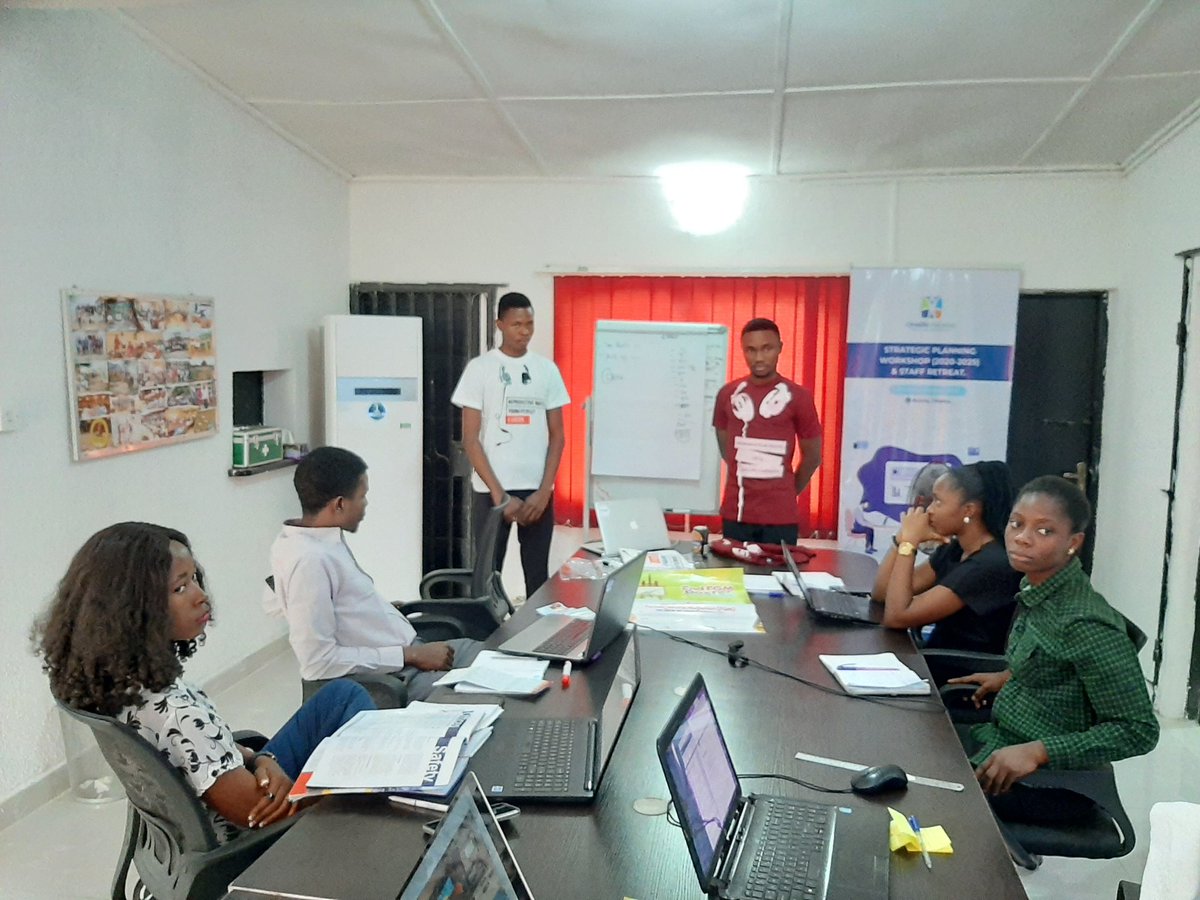 onelifeng's tweet photo. Reviewing every bit of #Accelerate today. A dose of project management here and there. What could possibly go wrong as well? 
#TeamOnelife https://t.co/khuZU7GcDf