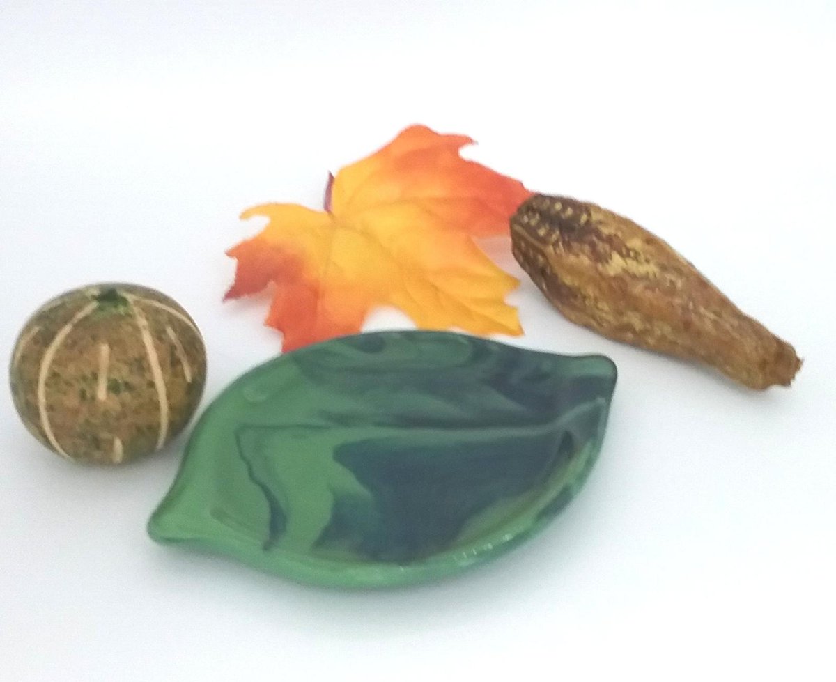 elkescreations's tweet image. Green Leaf Dish, Soap Dish , Votive Holder fused glass
#leafdish  #dish  #homedecor #etsy
etsy.com/listing/755356…