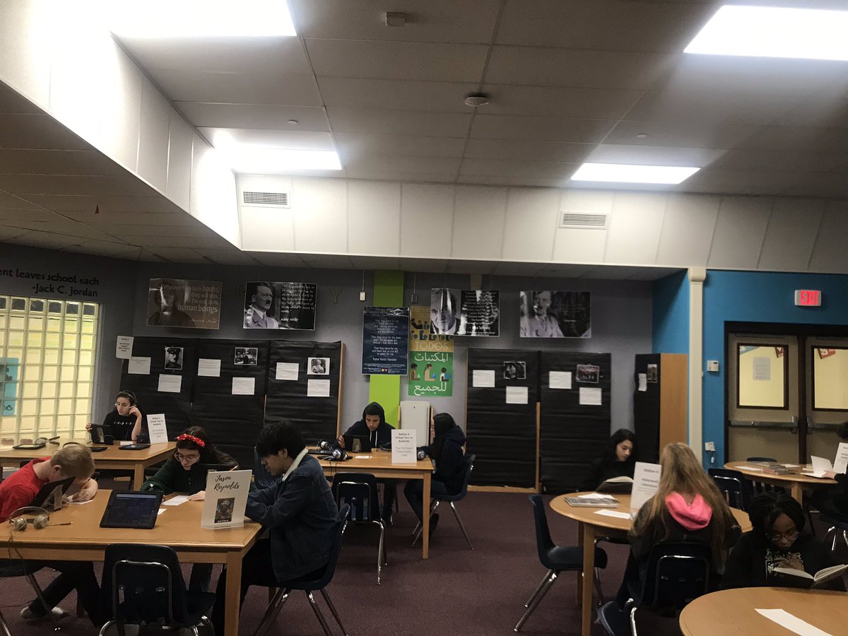 msgmakeshistory's tweet image. Jordan Holocaust museum with @EichlerVanessa #JordanMSLegends #FlyingVees #WeRemember