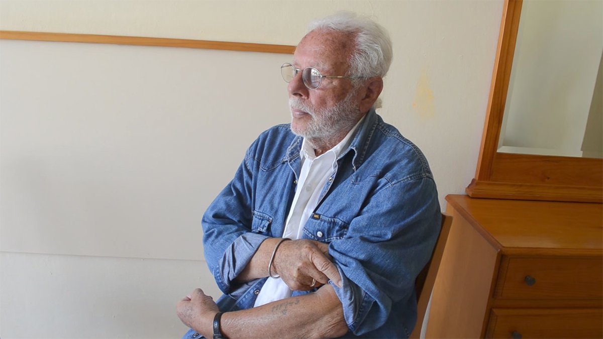 demiguelch's tweet image. Hoy, #HolocaustMemorialDay, nadie parece acordarse del que quizás sea el único superviviente español de Auschwitz que puede seguir contando su terrible experiencia en ese campo. Siegfried Meir continúa llevando el nº 117.943 que los nazis le tatuaron en el brazo (abro hilo)