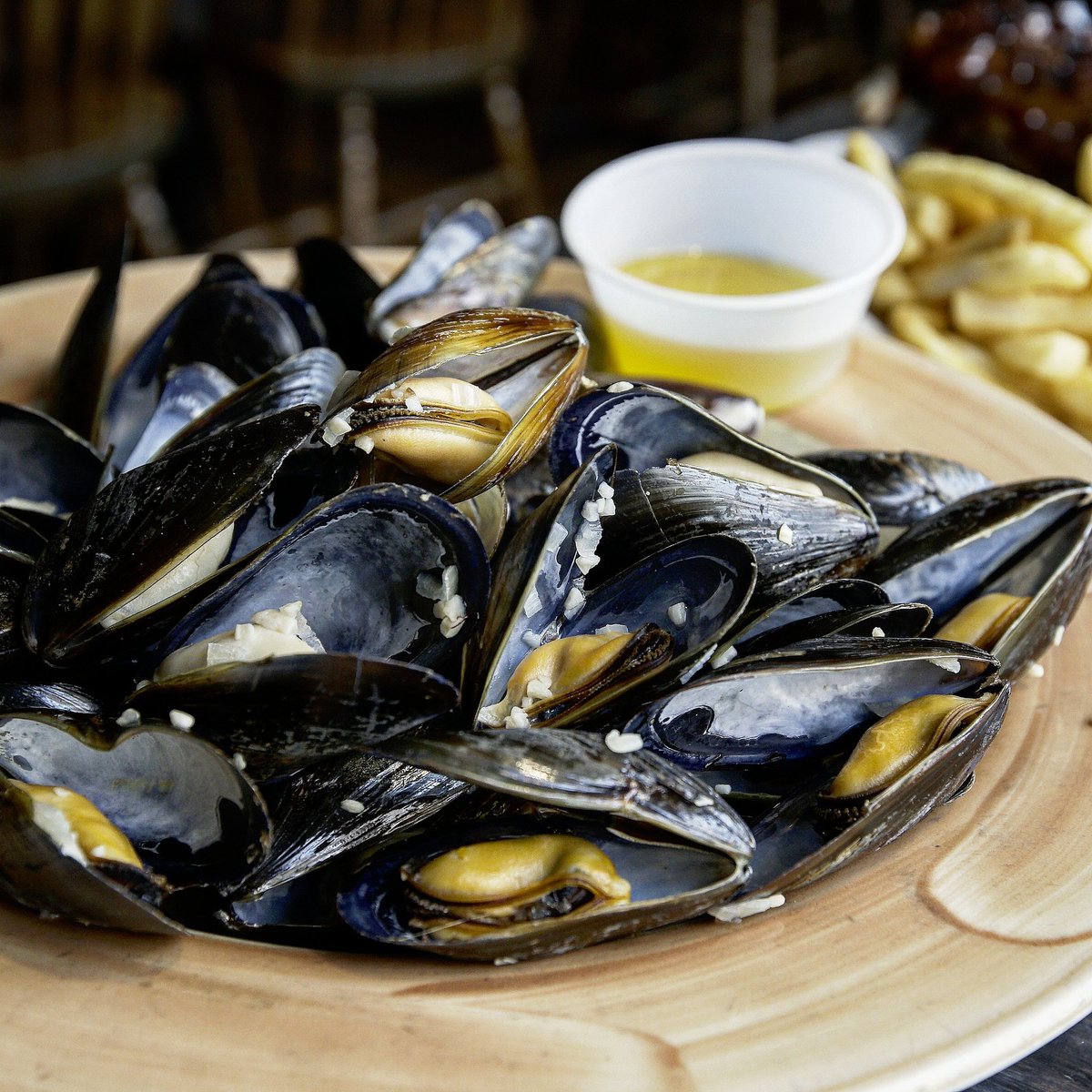 YFMHalifax's tweet photo. Nothing hits the spot like a big plate of fresh atlantic mussels.

#yourfathersmoustache #YFM #mussels #seafood #freshseafood #atlanticseafood #novascotia #halifaxeats #halifaxnoisefood #tasty #resturants #springgardenroad #pub #pubfood #downtownhalifax #eatmoreseafood https://t.co/f9McqfpaEO