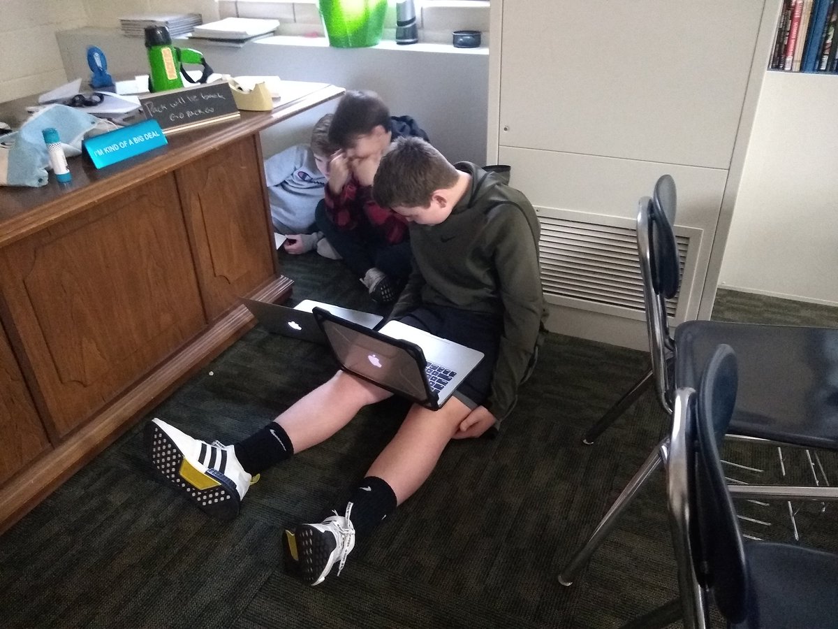 FantasticDCroes's tweet photo. Getting some last minute video editing in before tomorrow's due date. #TweetThatTechYMS https://t.co/digPmOVyJn