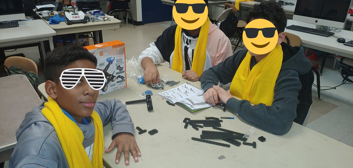 Marshall_HISD's tweet photo. #HEXBUGROBOTICS #P2 #SCW #SchoolChoiceWeek #SchoolChoiceWeek2020 #fancloth https://t.co/bMfzbA0wob #everfi #classroomanywhere #digitalliteracy #learningcom #applelab #smartphones #imac #maclab @schoolchoicewk @HISD_Inst_tech @EVERFI @EVERFIK12 @learningdotcom @HEXBUG https://t.co/sDceMxBeLM