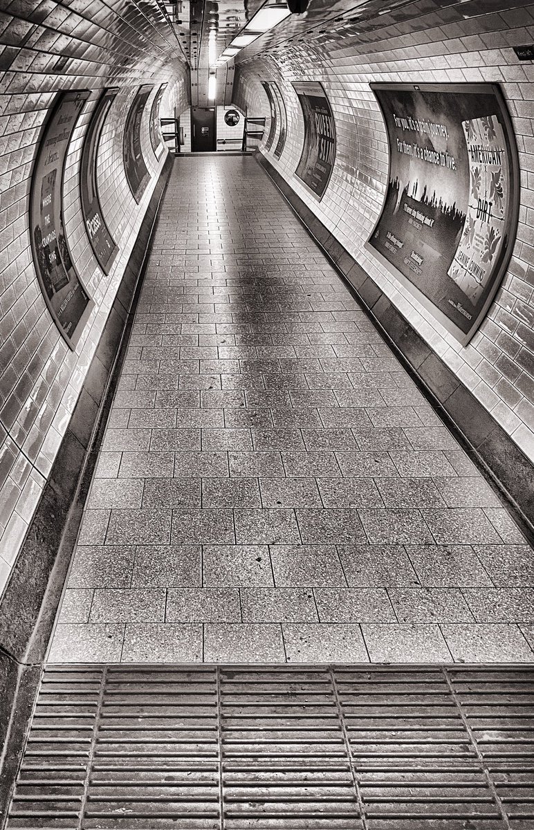 Corridor under Tottenham Court Road. #desertedlondon #londonunderground #tottenhamcourtroadstation
