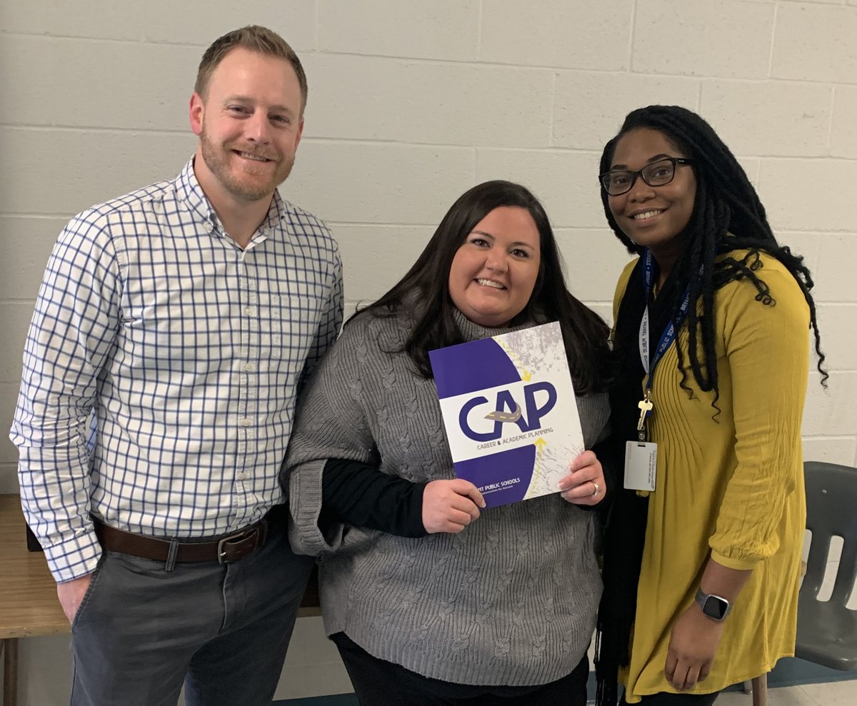 BryantSchools's tweet photo. BHS counselors will begin sharing the new CAP Guide with high school and BJHS students today. Consider it your roadmap from 6th grade to graduation. You'll want to keep this booklet as you continue your journey through high school. #CAPGuide #Roadmap2Success https://t.co/LMuvPF2A27