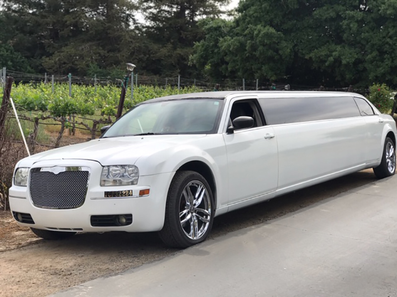 elitelimosinc's tweet photo. The most popular SUV limo hire model, used for weddings, prom and nights out, is the Lincoln Navigator.#elitelimo #limofacts https://t.co/r9SMWY9Oyi