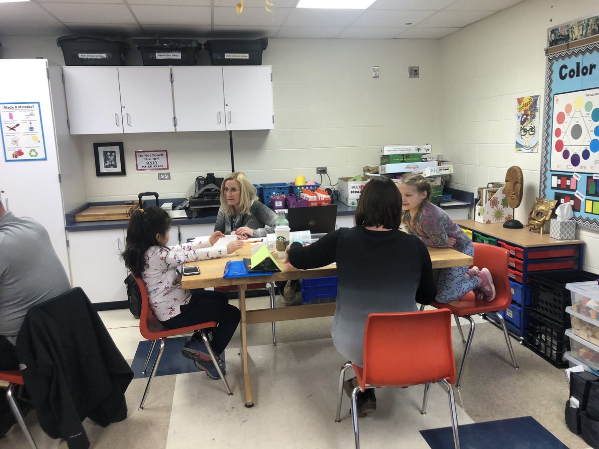 TammyDiPonio's tweet image. Ts from across the district kicking off the week learning about #mathrecovery with hands on practice. Thank you @AlderJulia and @Mskavulich for facilitating and hosting.