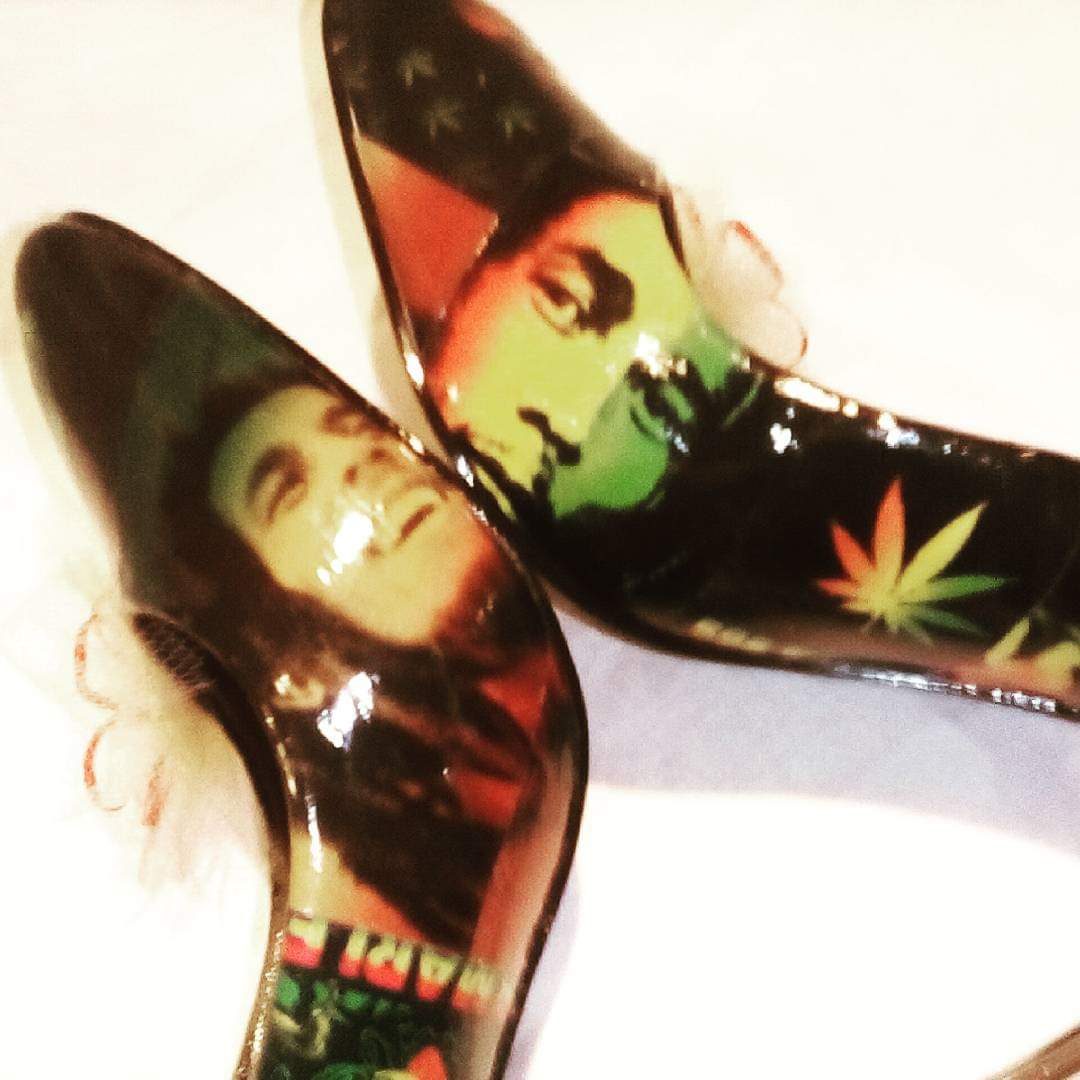 ShoeByHaze's tweet image. New #bobmarley heels. 👠👠
#customheels #madetoorder #shoesbyhaze #shoesbyhazeporium