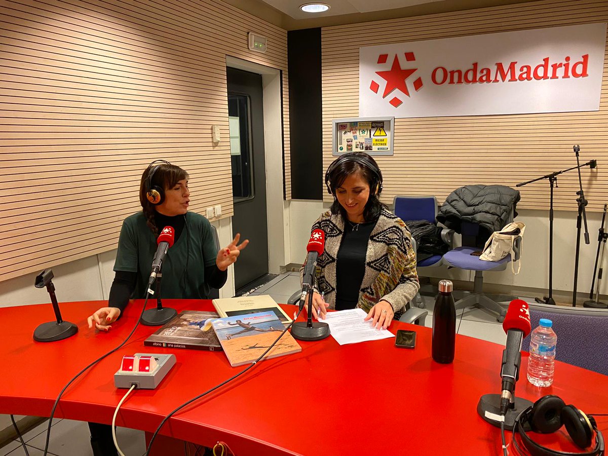 apalaciosrubio's tweet photo. Feliz porque esta noche, a las 12, me entrevistan en @ondamadrid en el programa @2hastalas2  Gracias @isabelgregadera por tu cariño y paciencia conmigo. Nos vemos luego en el dial 101.3 y 106FM 🎉🙏 https://t.co/prksPUUoYi