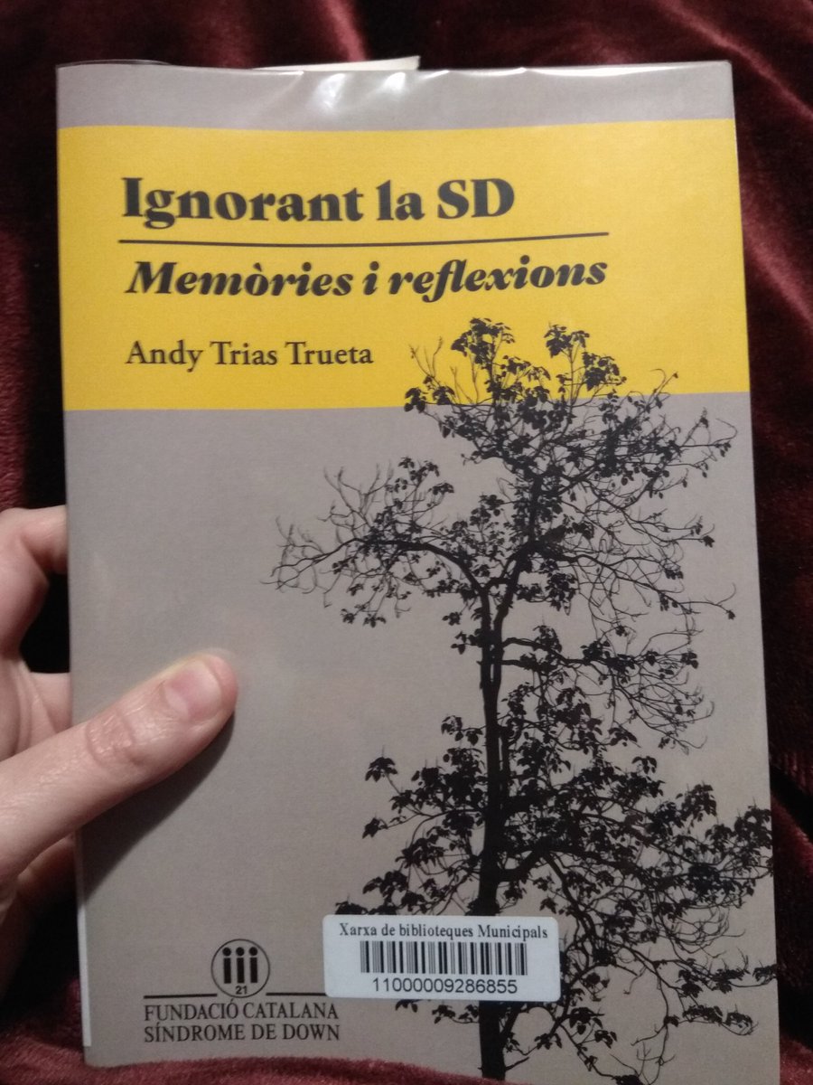 eliramirez82's tweet photo. Fa cosa d'un any vaig deixar de treballar a la @FCSDown però encara tenia pendent començar a llegir el llibre de l'Andy. Som-hi, doncs! #LecturesPendents https://t.co/4BQh5kUl7d