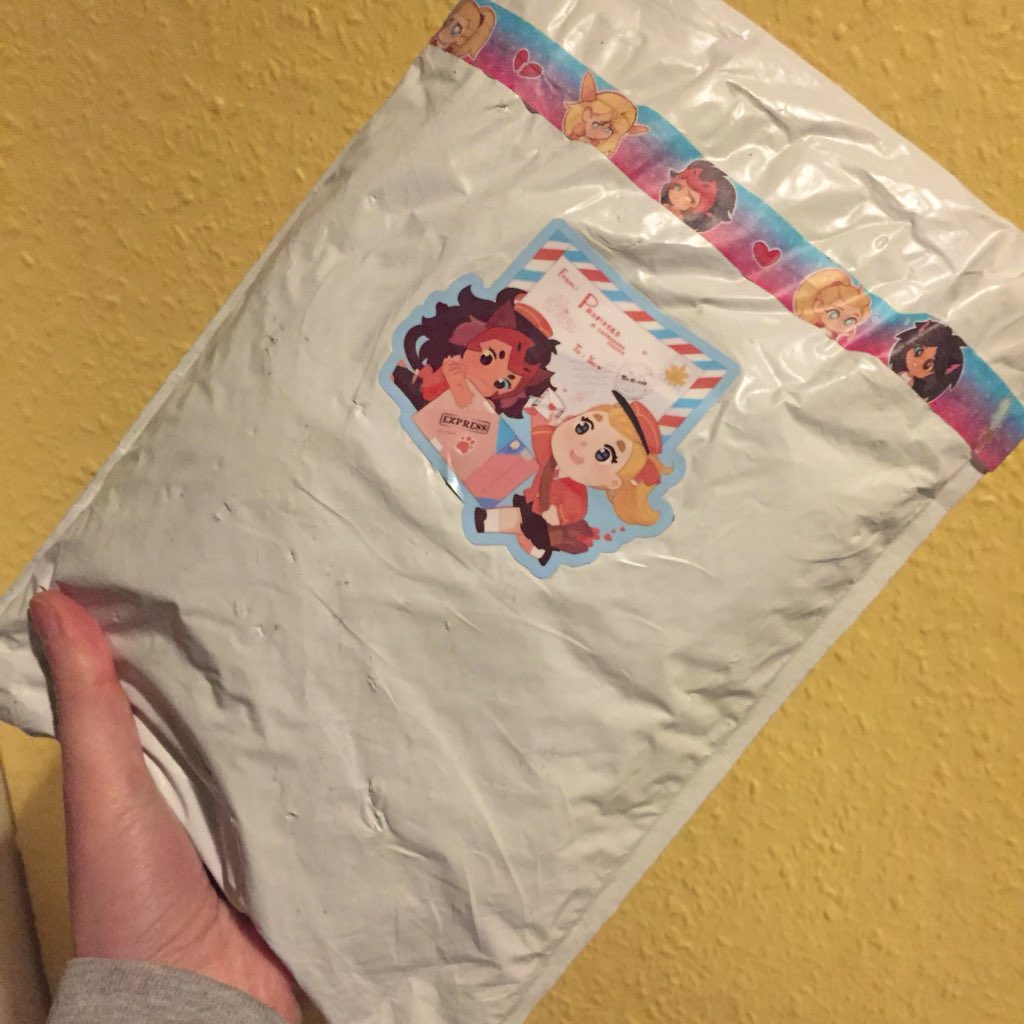 its_artpoopy's tweet photo. a very pleasant surprise was waiting for me when I returned from work 🥺
thank you, @catradorazine!! 🥰 https://t.co/Z5vlcs4lQx