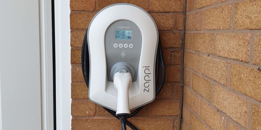 FGETweets's tweet photo. Got an #electriccar? Enjoy 100% free fuel by installing an #EVcharger at home and charging your car with your solar panels 🚗 plus, get a grant of up to 75% with the Electric Vehicle Homecharge Scheme ⚡☀️ https://t.co/5DxlhXligx https://t.co/I45OruSjxg