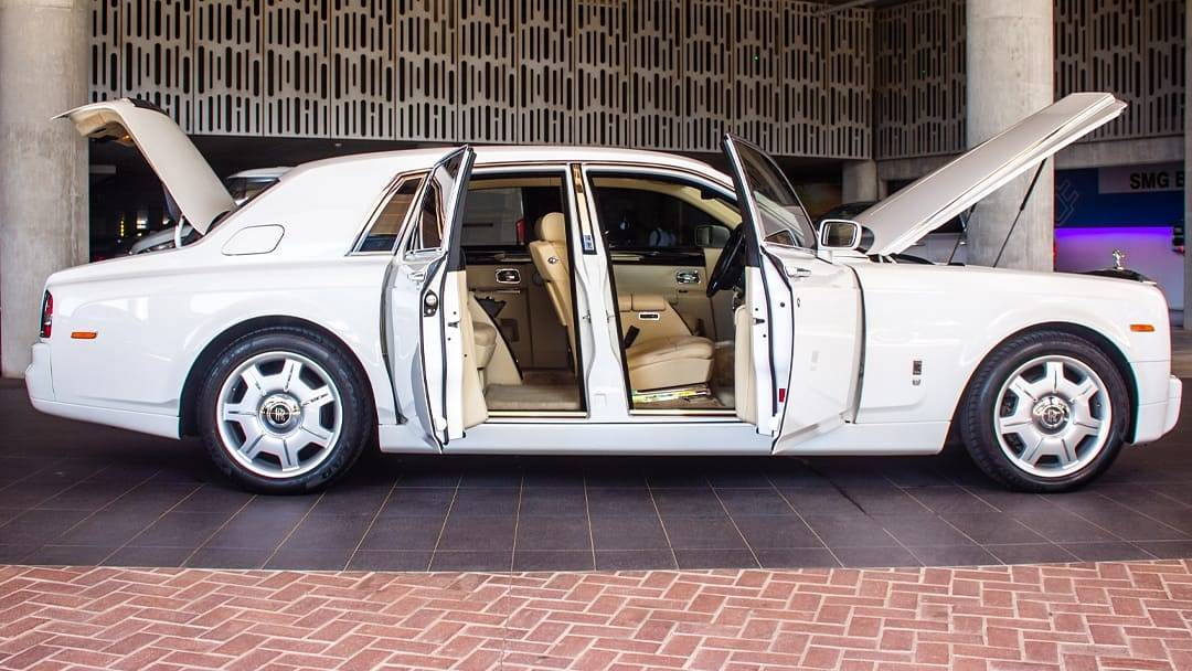 SBrothersZA's tweet photo. Rolls Royce Phantom received our Signature Package. 💎💎💎
#luxury #luxurylifestyle #luxurycars #luxurysa #blacklist #durban #umhlanga #southafrica #carsofinstagram #carswithoutlimits #carsovereverything #rollsroyce #rollsroycephantom #detailing #detailers #detailingservices https://t.co/yv8EHpZ4Nw
