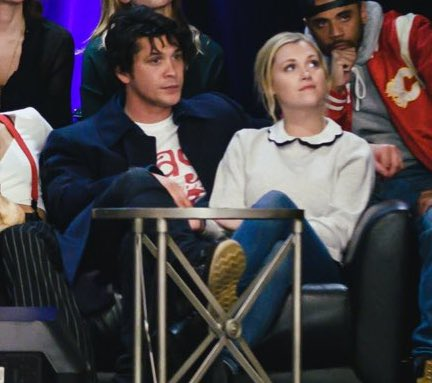 warnrskenji's tweet photo. can we all agree that bob and eliza https://t.co/aBdcon9rbz