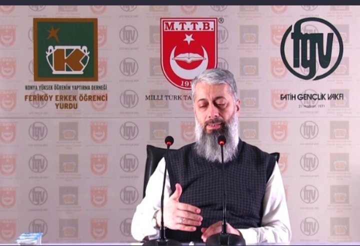 Bu gerici yobaz yıldız teknik üniversitesi profesörü. Bu yobaz elazığda ki depremin sebebini çocuk yaşta ki evliliklerin yasaklanmasının sebep olduğunu söylemiş. Bu pedofili acilen görevden alınmalı ve yargı karşısına çıkartılıp tutuklanmalıdır.