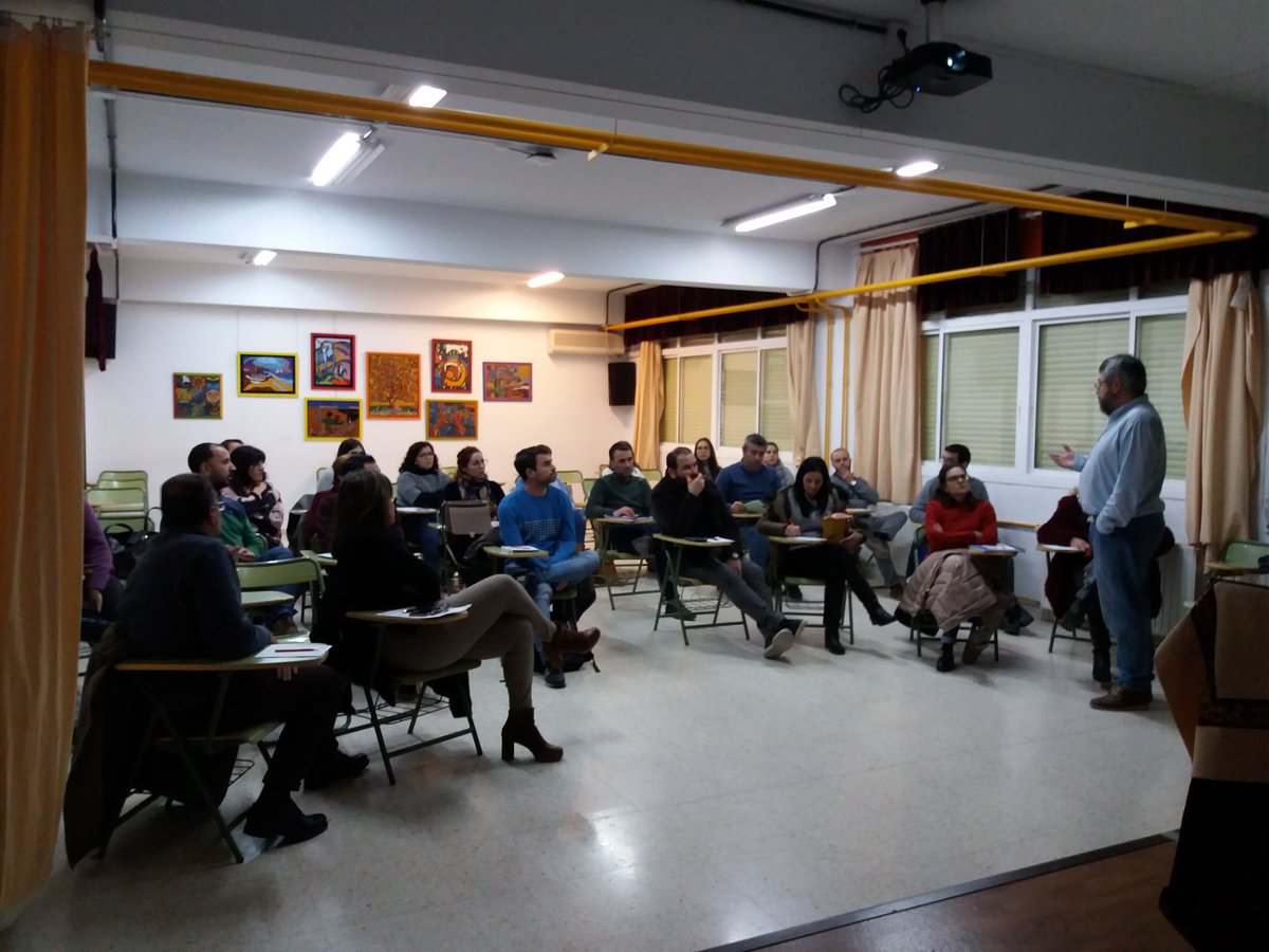 LauraMarPor's tweet photo. Jornada de primeros auxilios y soporte vital básico en el IES Catedrático Pulido Rubio (Bonares) 
Claustro comprometido y concienciado con #PRL 
Teoría y práctica vitales 
@cepbollullos https://t.co/znIUkv1kp8