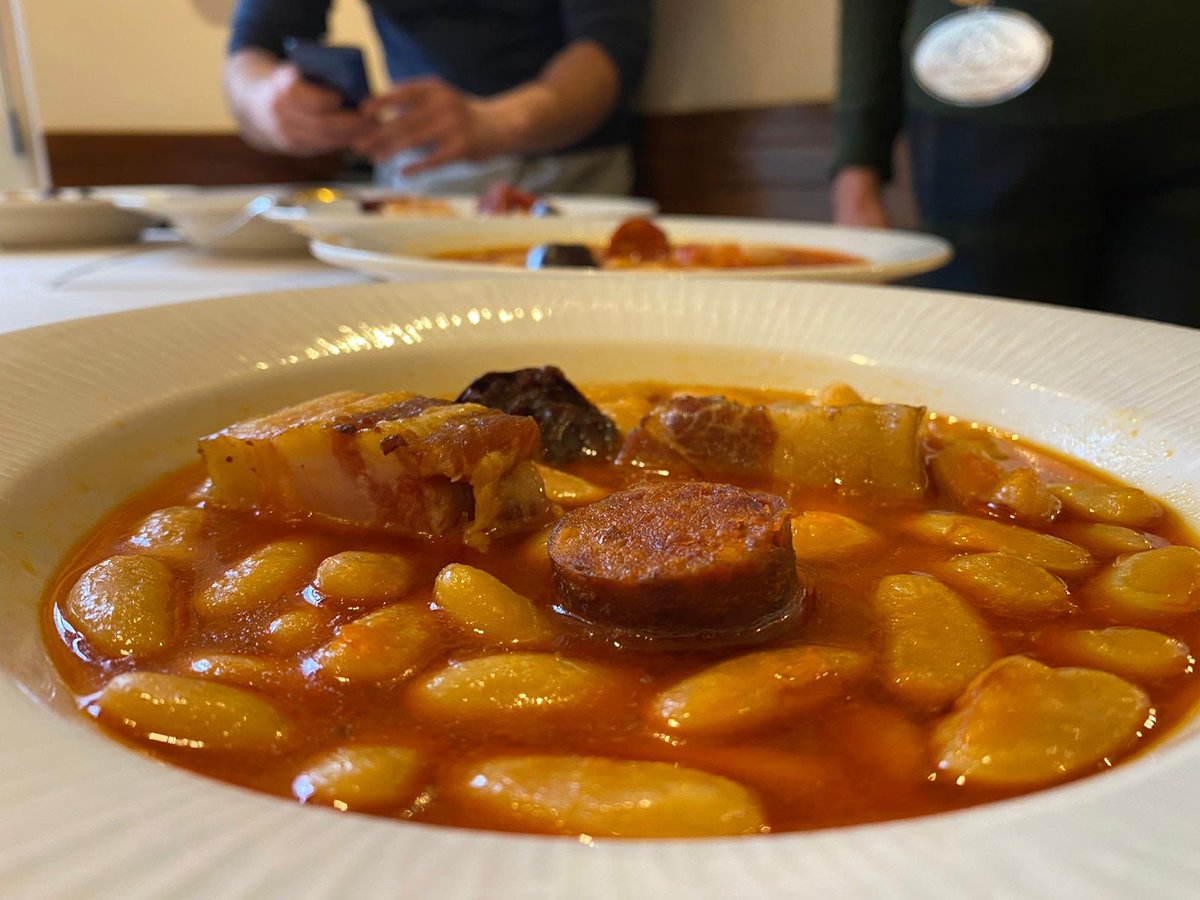 NeruMadrid's tweet photo. Hoy hemos formado parte del jurado para elegir no Mejor Fabada del Mundo Fuera de Asturias.
Ha sido un placer que contaran con nuestra opinión para esta 10ª edición. Pronto cumplimos 50 años acercando los auténticos sabores asturianos a Madrid. La fabada siempre ha sido prioridad https://t.co/PVRUF6XSnf