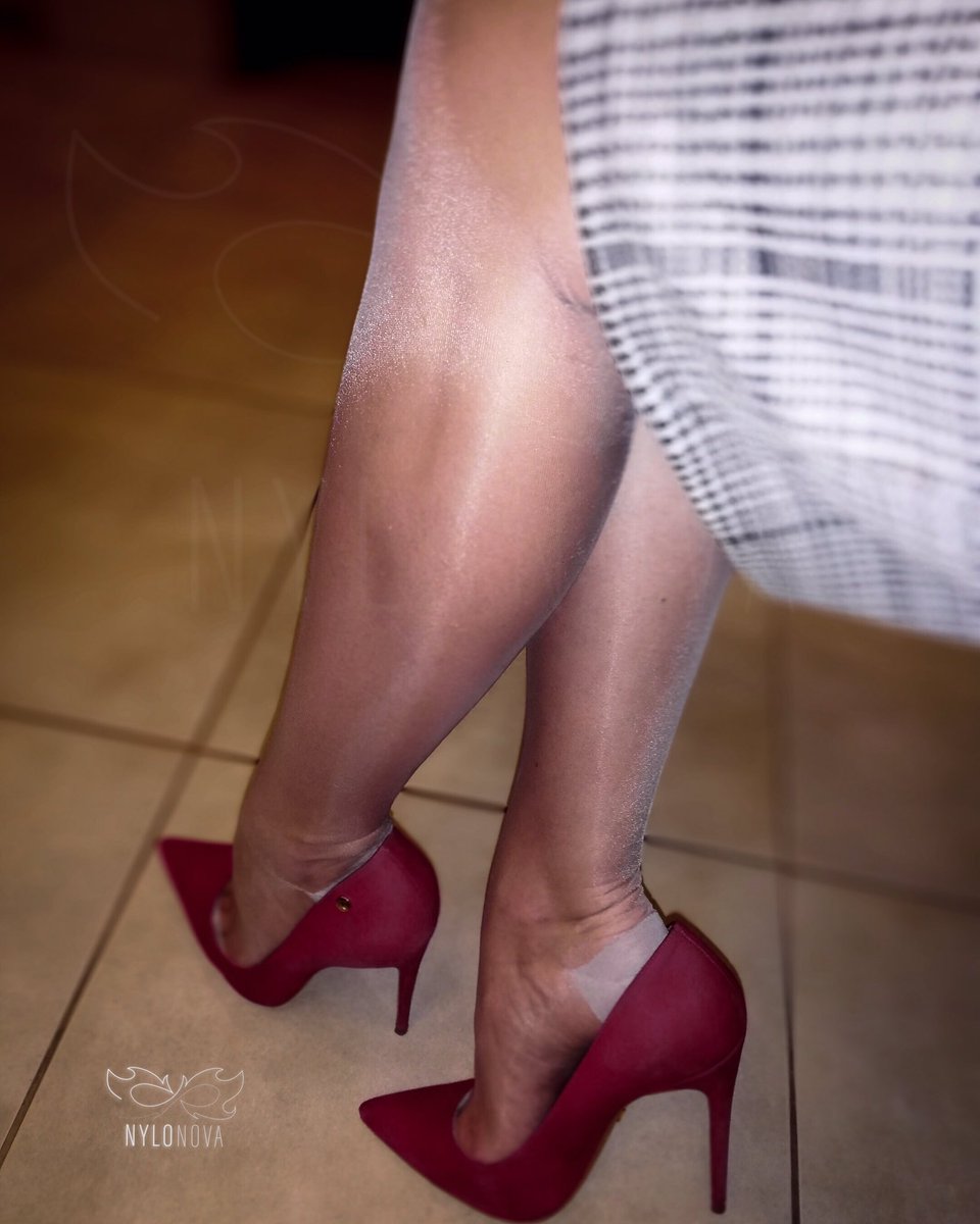 NyloNova's tweet photo. Good evening.  #nylon #stockings selfie 😉If any of you girls have any doubts whether it would be a good idea to wear some #rht #nylonstokings hopefully this image dispels them all. No point to bring thousand of words to describe it! Simply look at the picture 😁 https://t.co/ciqVdKn8am