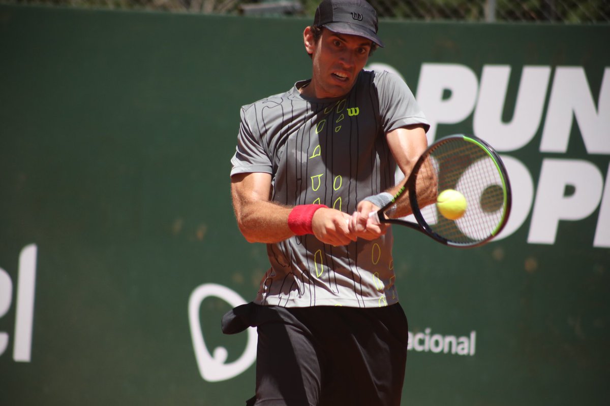 puntaopen's tweet photo. ¡Triunfo de Guilherme #Clezar 🇧🇷 sobre Pedro #Cachin! 6-4 7-6(0) para pasar a 2R. #PuntaOpen2020🎾 https://t.co/lBf2TjUVXW