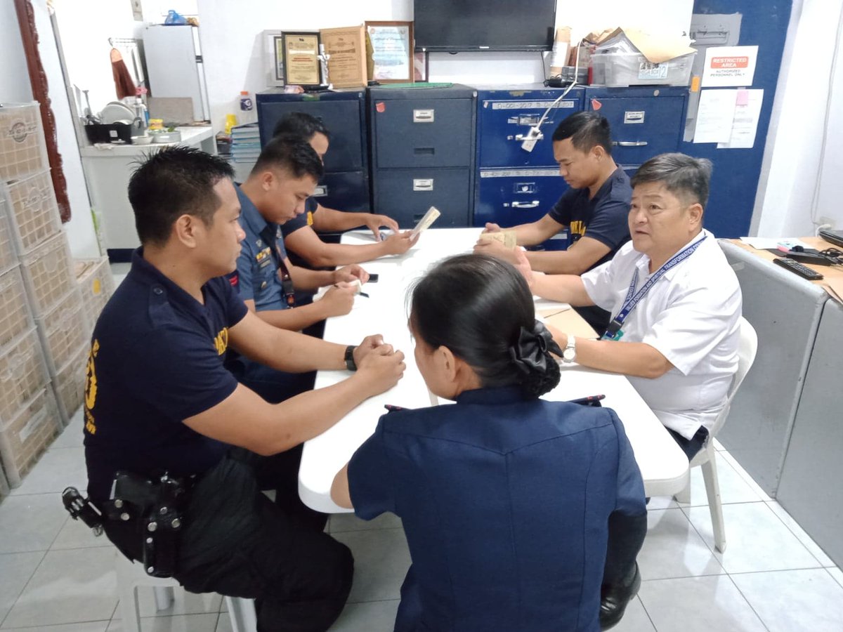 BulacanCrimeLab's tweet photo. BULPCLO had its interfaith squad meeting led by Chaplain Eduardo B Dionisio of the Inter. Chaplains Ministerial Order from the Values Formation and Spiritual Trans Council Phil. Inter. Inc, in line with the Internal Cleansing Program of the PNP @CrimeLaboratory @rclo_three https://t.co/joQvrfOfdo