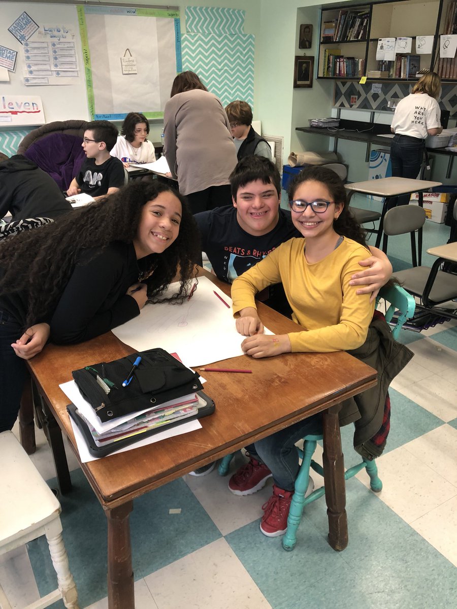 MBernal616's tweet photo. @HowellTwpMSN Students work with friends to create beautiful artwork! #howellleads https://t.co/3poCoJbu6q