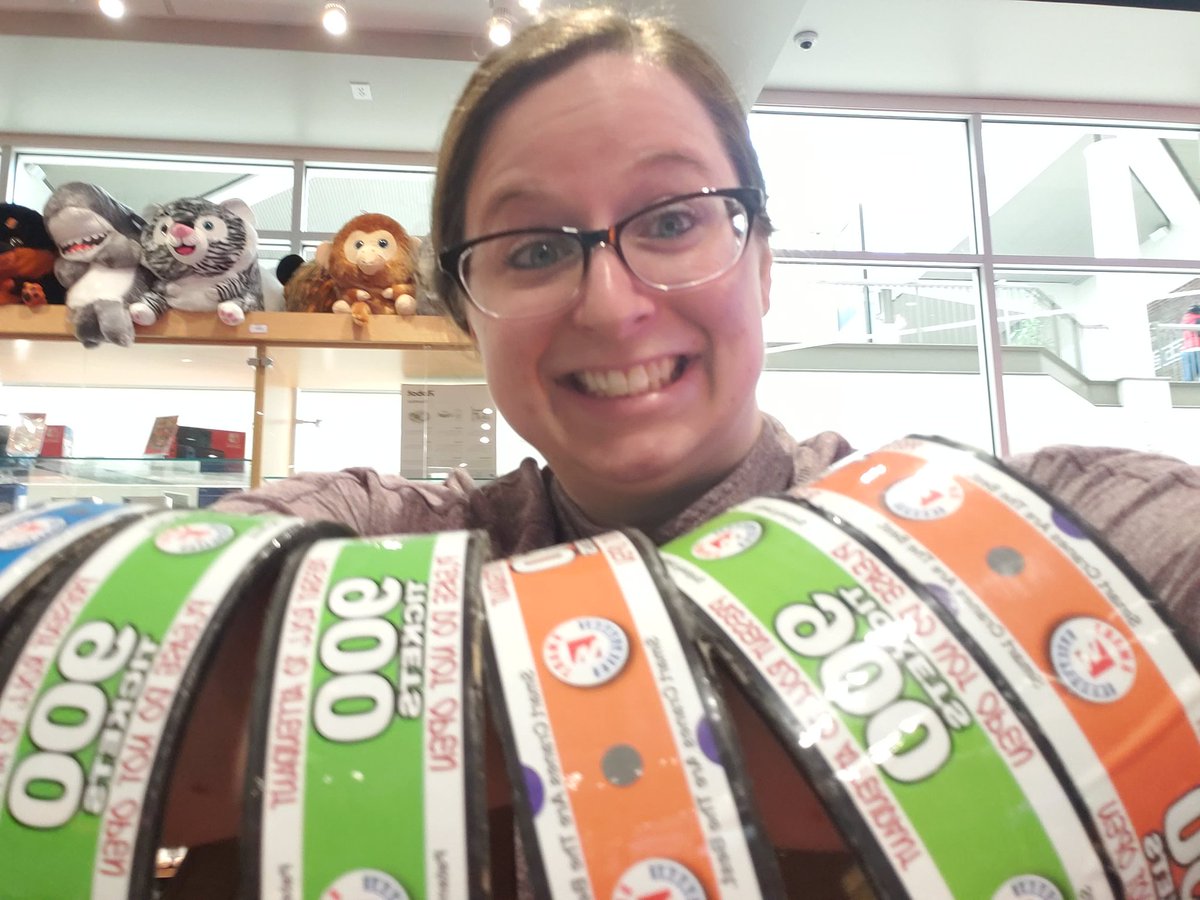 roseanna09's tweet photo. 1262 does DH Appreciate pretty spectacularly! Special thanks to ASDS Lynn and SM Saul!! #APEXentertainment #1262Rocks #DHappreciation2020 https://t.co/HbJkGodvrR
