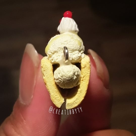 CreaTIBBYty's tweet photo. #Creatibbyty #PolymerClayCharms #PolymerClay #Food #Kawaii #Creativity #FimoCreations #KawaiiCharms #Clay #Sculptor #ClaySculptor #ClayWork #HandMade #ClayArtist #Art #Sunday #IceCream #Taco #IceCreamTaco #WhipCream #Cherries #Vanilla #Chocolate #Strawberry #IceCreamSunday https://t.co/iOhVz1HFGe
