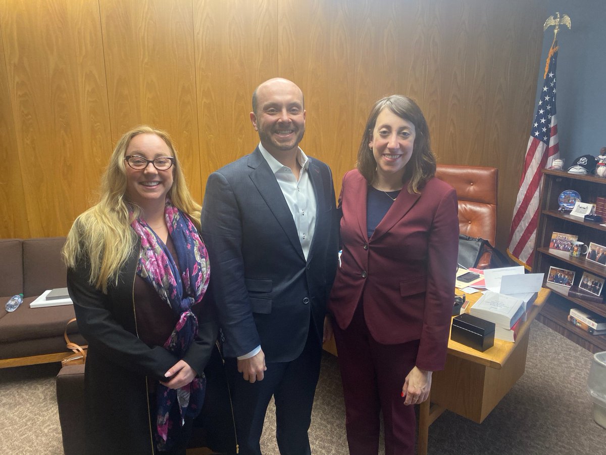 It was a pleasure to meet Assemb. Garbarino - he gets how important it is to #makecommunityhealthprimary even in a tough budget year so Long Islanders can access affordable quality care.