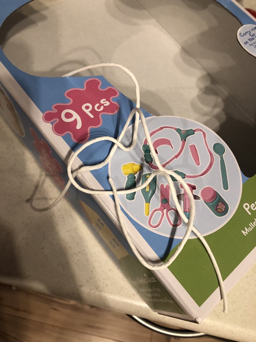 macthebullet's tweet photo. @HTIToys refreshing to see string used instead of plastic ties to fix toys to their display boxes 😊. Added bonus: didn’t even need scissors! https://t.co/fokhelDGpB