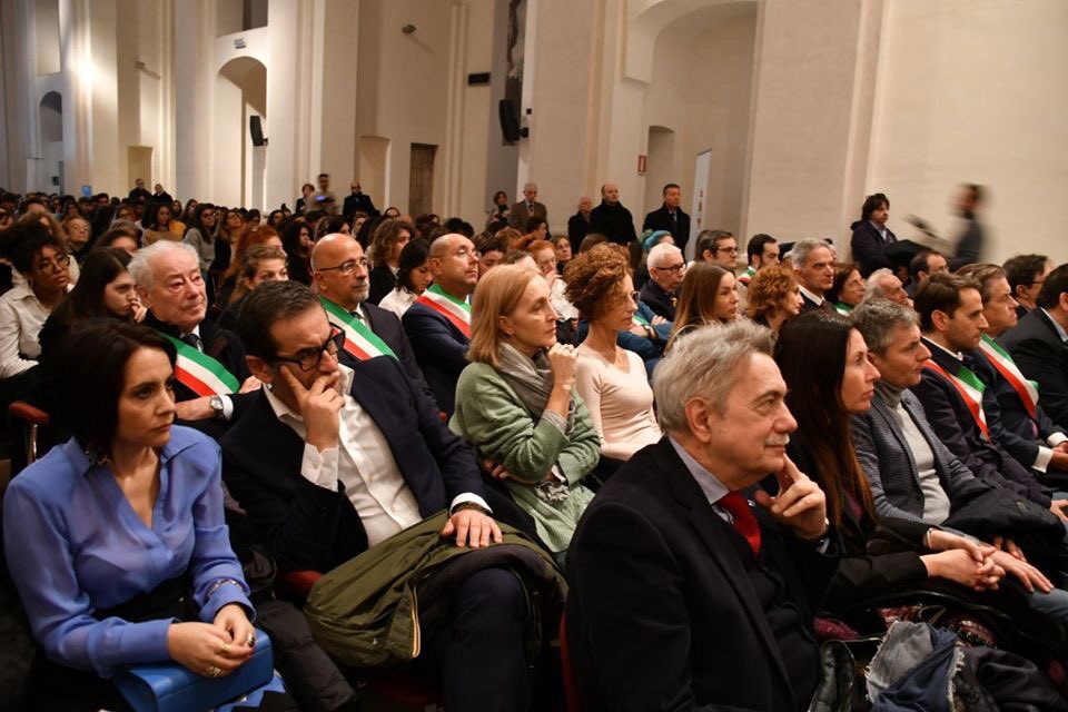 A #pavia #GiornodellaMemoria2020 ho consegnato a Federica, che faceva le veci della madre Lucia Nascimbene dipendente in pensione del Comune di #voghera la Medaglia d'Onore per il sacrificio dei cittadini deportati ed internati. In memoria del nonno Pietro Nascimbene.