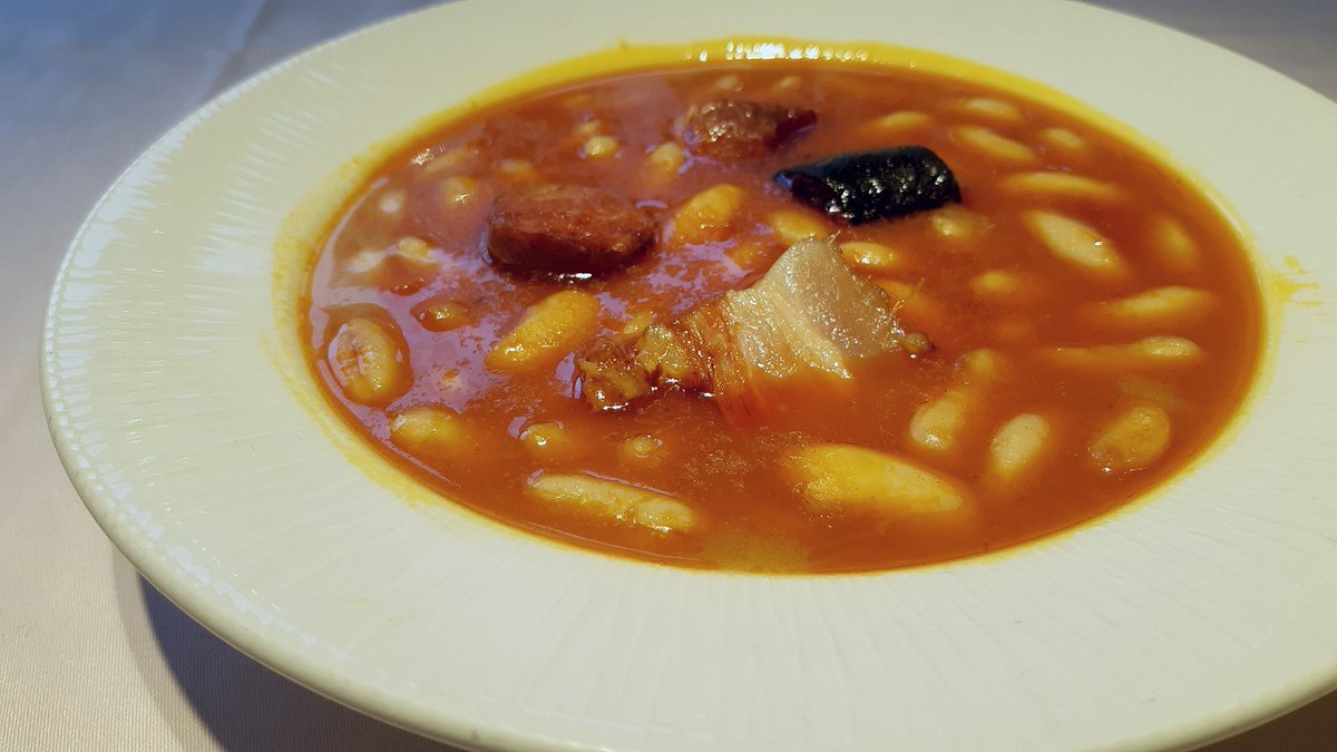 salsadechiles's tweet photo. El restaurante La Ménsula, de Málaga, @LaMensulaRest ganador de la semifinal nacional del campeonato "La Mejor Fabada". Segundo @LaTaskaSidreria de Valencia, y tercero Casa Zapico, de Bargas (Toledo). Nos ha costado elegir a las mejores entre las quince aspirantes. https://t.co/wGQmT9QIc8