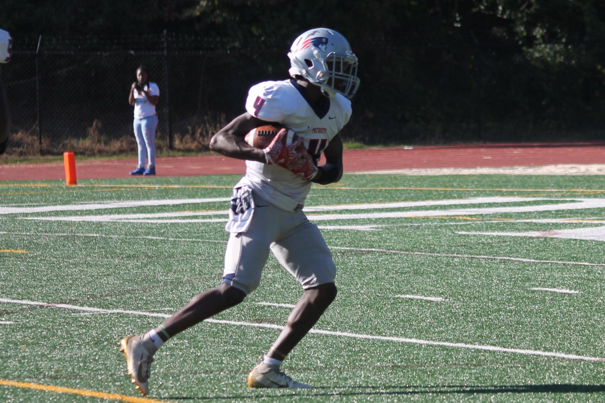 begreatjuju's tweet photo. It’s time to put in work🔵⚪️! #GoBlueHose @B_Abraham15 @BlueHoseFtball @BerkmarFootball @BerkmarPats https://t.co/ayzK8ZV0FN