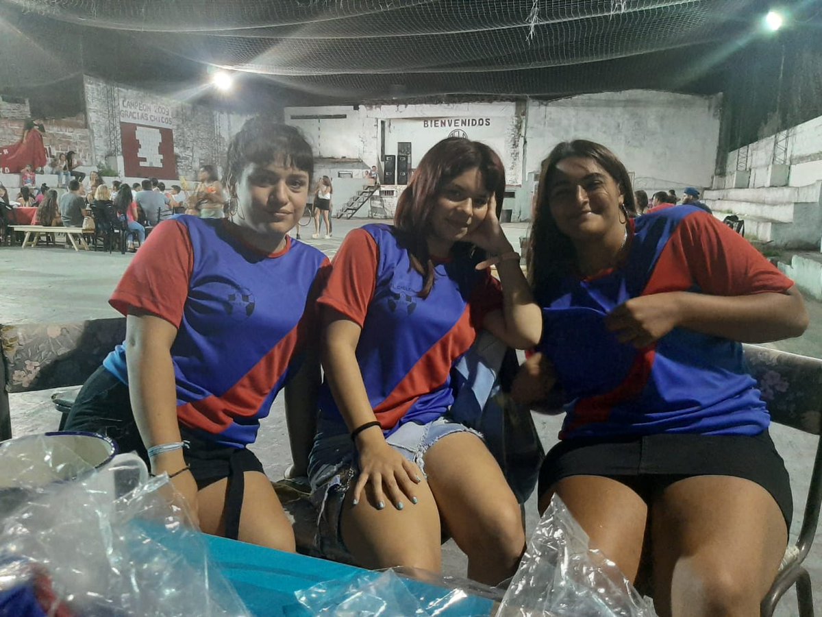 maxiaperalta's tweet photo. Algunas de las postales de la entrega de premios para todas las chicas del Fútbol Femenino de FIBAS, más de 350 camisetas y trofeos para cada una de las participantes!! Gran trabajo se viene haciendo con el deporte inclusivo!
#FIBAS
#JuegoSuperior
#EntornoVirtualdeAprendizaje https://t.co/vgMm869u8M