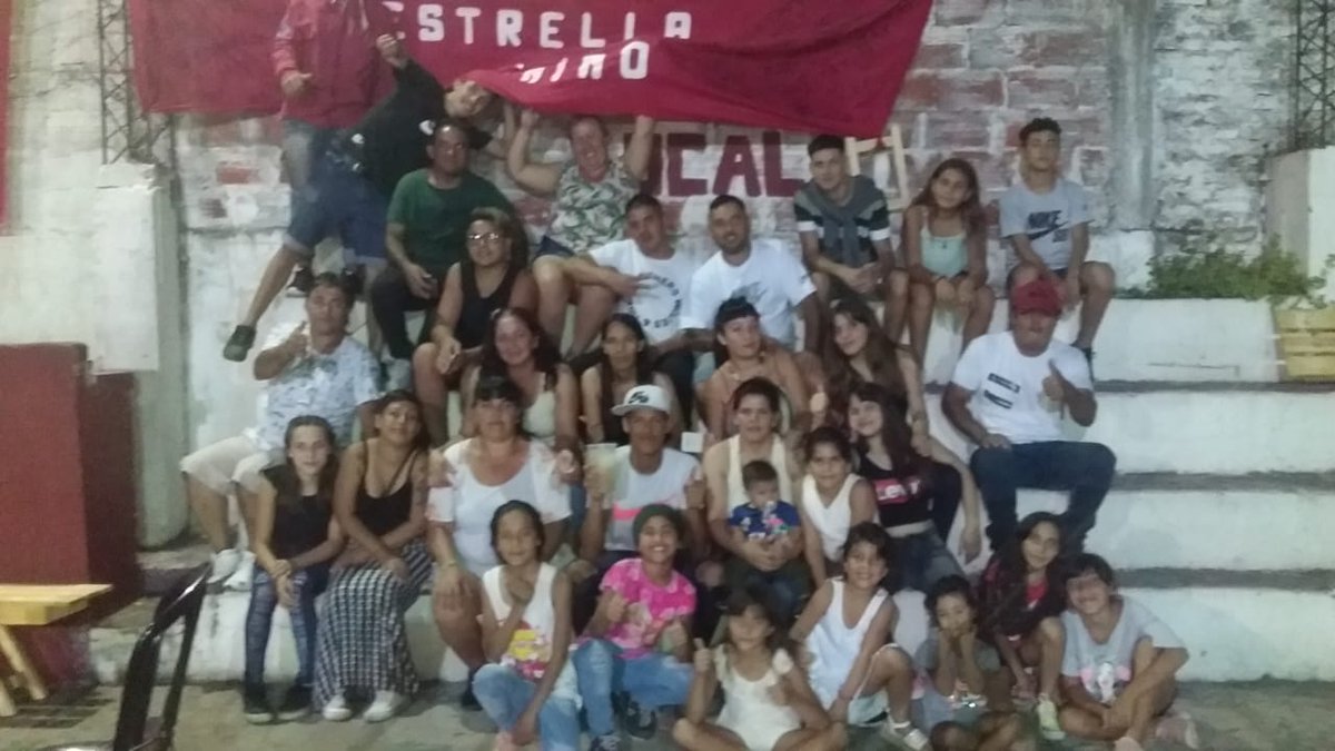 maxiaperalta's tweet photo. Algunas de las postales de la entrega de premios para todas las chicas del Fútbol Femenino de FIBAS, más de 350 camisetas y trofeos para cada una de las participantes!! Gran trabajo se viene haciendo con el deporte inclusivo!
#FIBAS
#JuegoSuperior
#EntornoVirtualdeAprendizaje https://t.co/vgMm869u8M