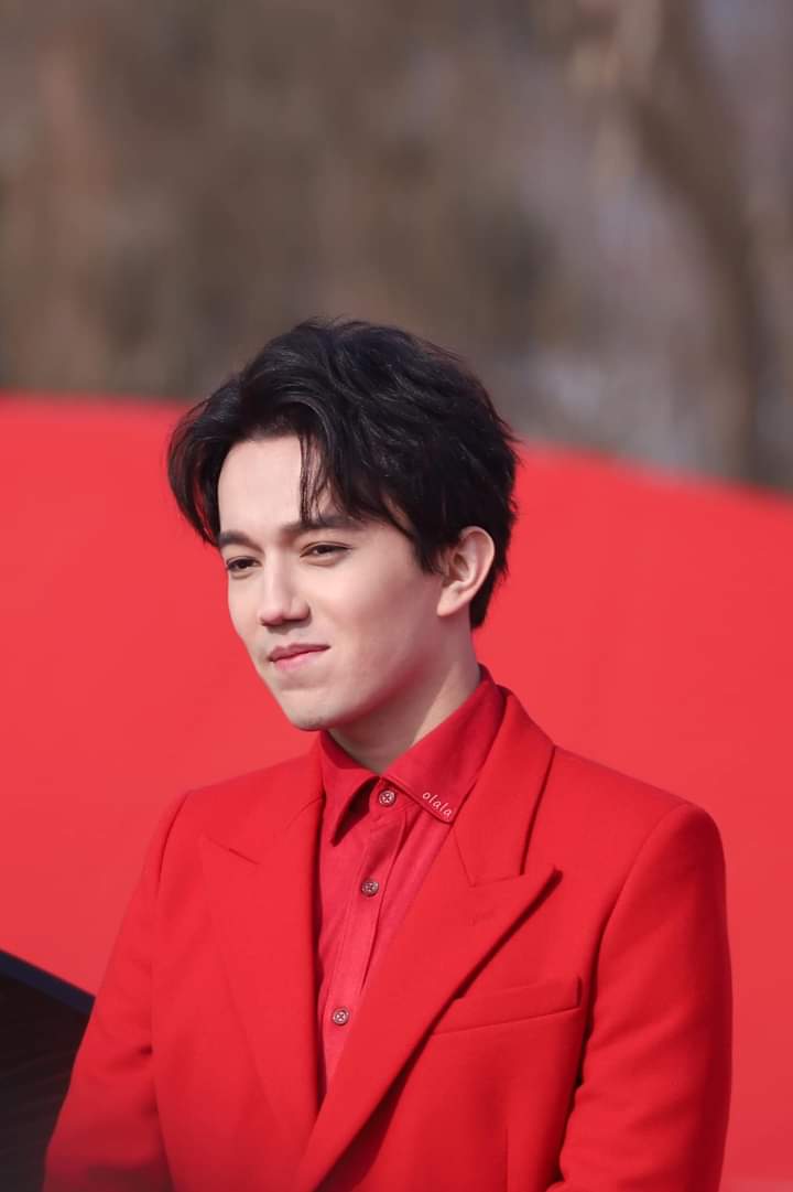 Hellen_dkd's tweet photo. Какой же ты классный в этом огненно-красном ❤❤❤
#Dimash #DimashKudaibergen https://t.co/8dE8fLYHm3