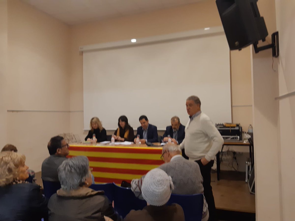 Hui, nova reunió oberta amb la ciutadania a l’AAVV de la Zona Nord, on el veïnat pot traslladar les seues inquietuds, propostes i suggeriments a l’alcalde <a href="/tonifrancesp/">Toni Francés</a> i als regidors del govern per millorar el barri. 

#Alcoi #Alcoy @alcoiparticipa