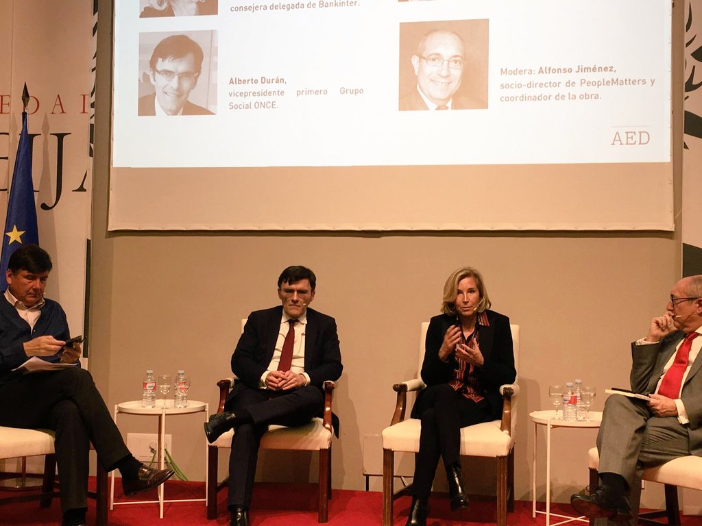 Nebrija's tweet image. Dolores Dancausa, consejera delegada de @Bankinter y Alberto Durán, vicepresidente del grupo social @ONCE_oficial, comparten sus estilos de #liderazgo. Dancausa opta por la motivación, pasión y escucha. “Voy muy rápido y no me interesan las luchas de poder, desgastan mucho”.