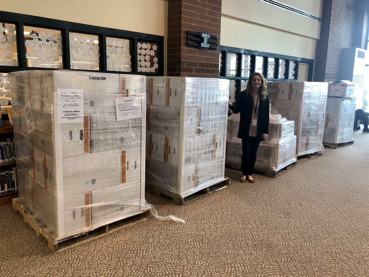 CommonsLex1's tweet photo. adinawilson shared this with us: 📚📚📚📚📚📚📚📚📚 📚Thank you ⁦LexingtonOne⁩ for supporting our  ⁦WhiteKnollHigh⁩ reading culture! #lexoneliteracy ⁦CommonsLex1⁩ https://t.co/OqNM3Vo0X4 https://t.co/v4dlKCrczZ