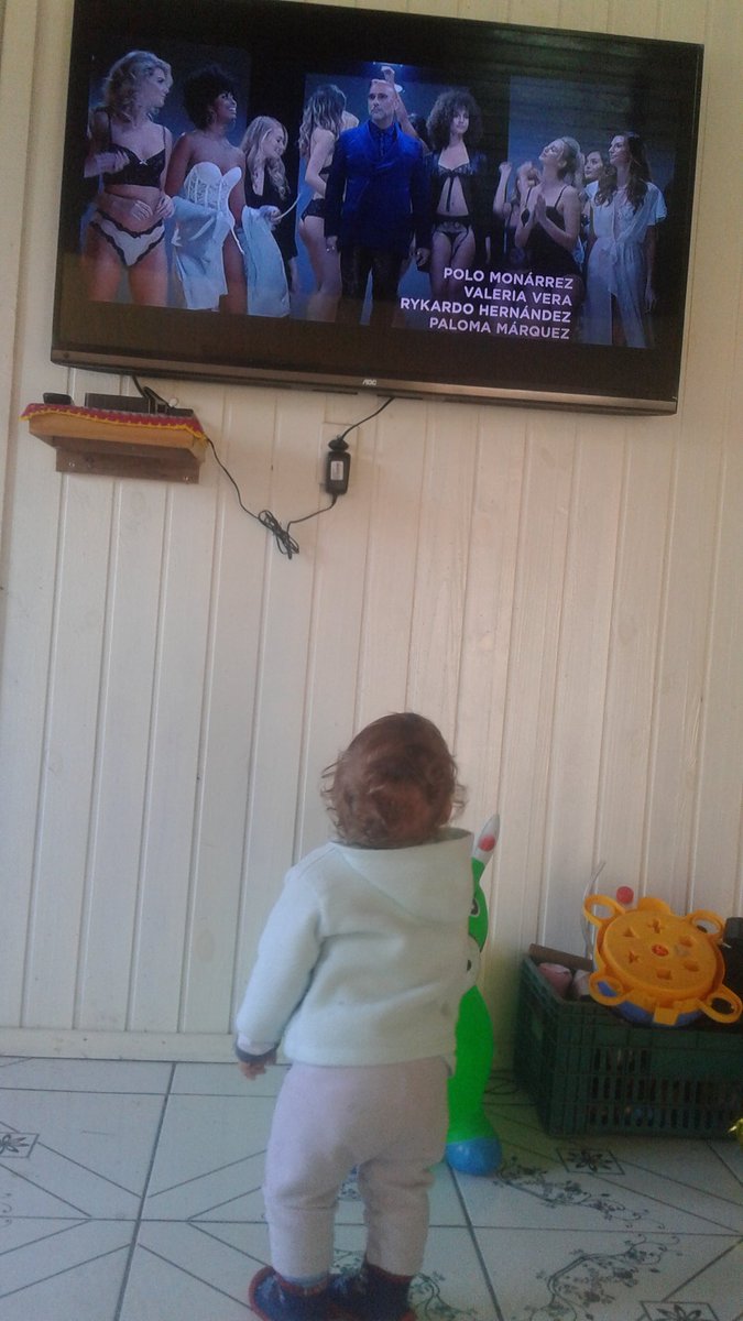 jack_tdai's tweet photo. @ElyferTorres @SBTonline @SBT_Novelas Meu bebê adora verte ❤️❤️😘😘😘 https://t.co/c8Tsl4QokV
