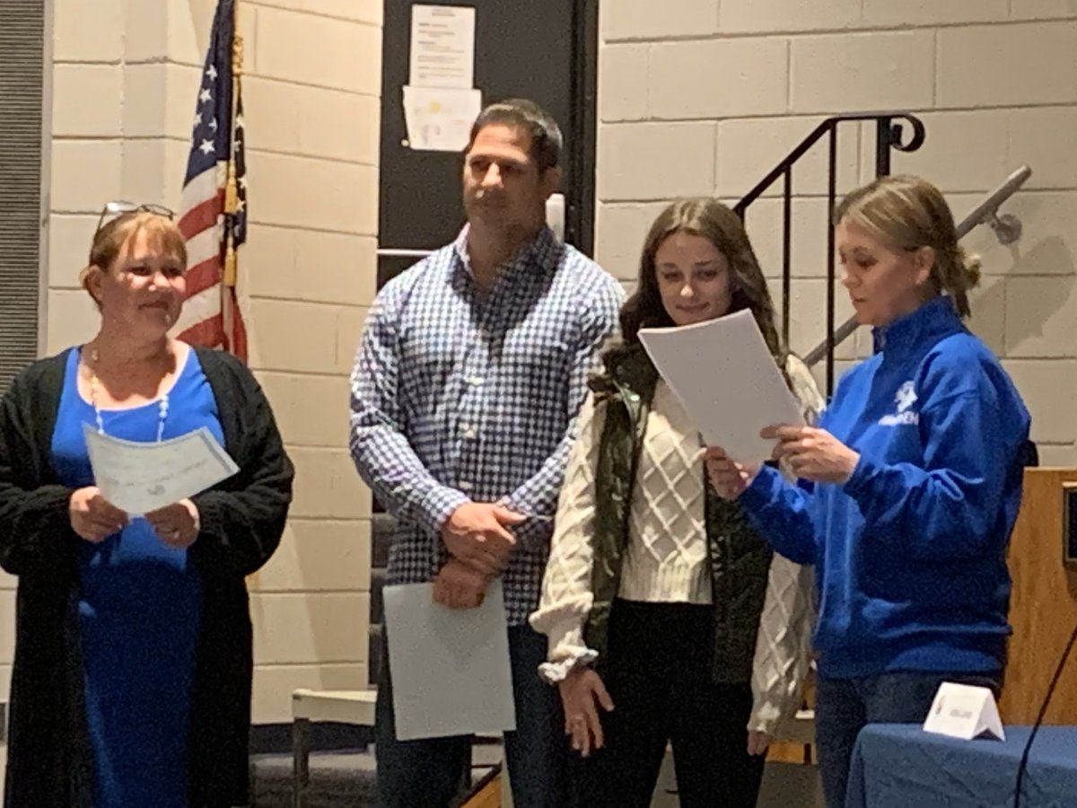 EHTSDistrict's tweet photo. Congrats students of the month! #WeAreEH https://t.co/sdNNyz98cI