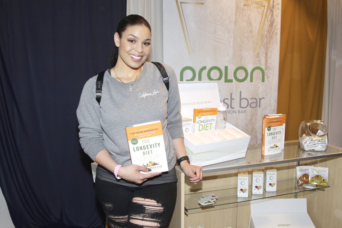 prolonfmd's tweet photo. It was a huge honor to be at the @RecordingAcad GRAMMYs #grammygiftlounge and meet legends such as @JordinSparks @RyanCabrera, @GwenStefani @BlakeShelton, @Usher, @Diplo, @LilNasX and many more to promote ProLon, @TheFastBar &amp; @nflongevity 🙌. #GRAMMYs #UnexpectEverything https://t.co/SKcEMXdzFH