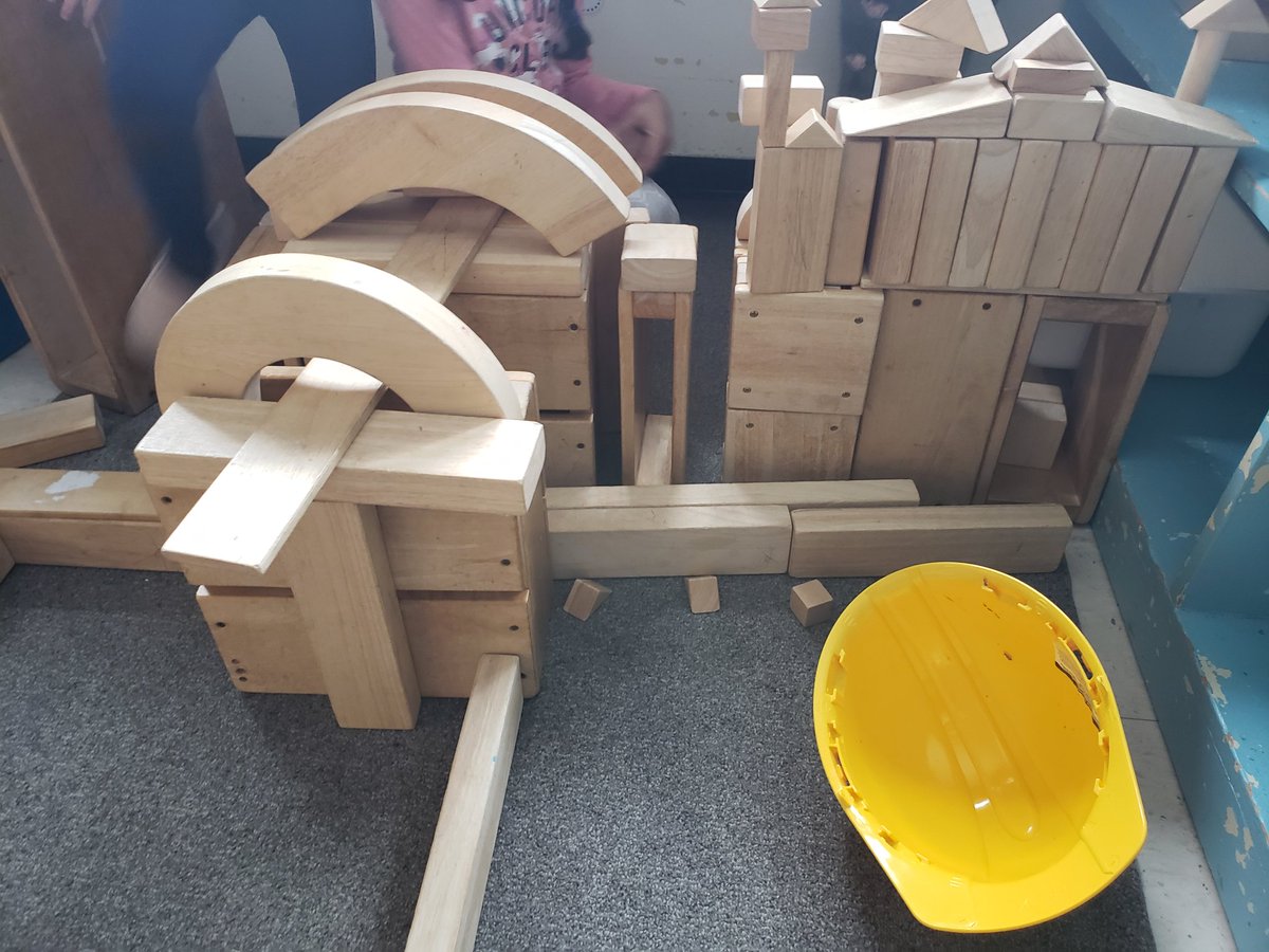 Creating a "construction zone" in our class has been amazing! The 1st week there were blocks being dumped off the shelf, and scattered. Last week, they started some construction dramatic play, and this week, they are building! #progress <a href="/BaysidePublic/">Bayside PS</a> <a href="/stoliker_s/">S.Stoliker</a>