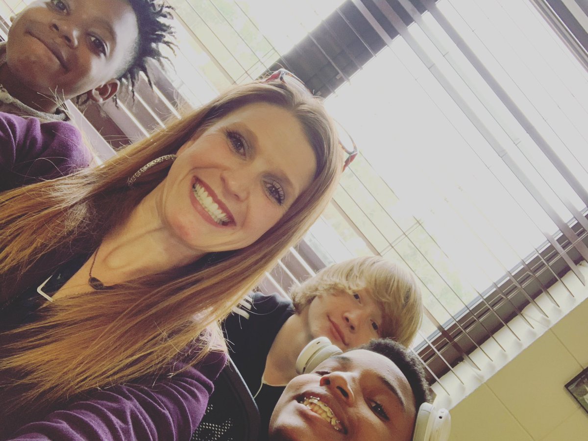 missliz31's tweet photo. These ❤️❤️❤️ scholars sharing with me their take away on •Dear Basketball—> by Kobe• Powerful insights and powerful learning• #ImpactLiving #BiggerThanBaaketball @Q_BCRedskins #ProudPrincipal #WorkHardAtWhatYouLove ❤️❤️❤️ @BryanCountyMS https://t.co/VF3BoQDxTd