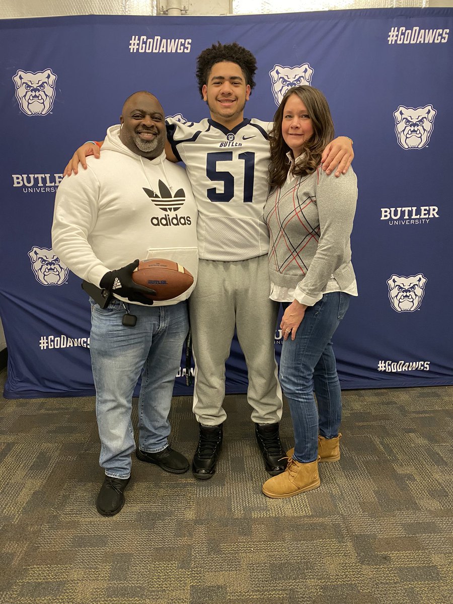 KMarshall_11's tweet photo. Had an amazing visit today! Thank you for the overwhelming hospitality! Thank you to @CoachDHank @CoachEFerg @ButlerUFootball  for inviting me out to campus. #GoDawgs https://t.co/8j0ZNTD9nG