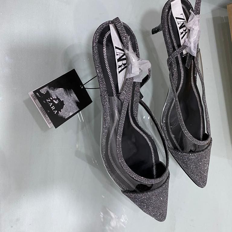 AffairsStore's tweet photo. Zara heels so classy and comfy
Size 37-40
Price: 12k
.
Order, pay and receive and thank me later.

For order and delivery holla us on 
0905 603 8977 
#hustlersquare #legithustlersng #legitvendorsng #hustlerstrend #hustlersquarehub #fashionslayers #slayersonly #wedgoodvibex https://t.co/Z1g3QTXqQd