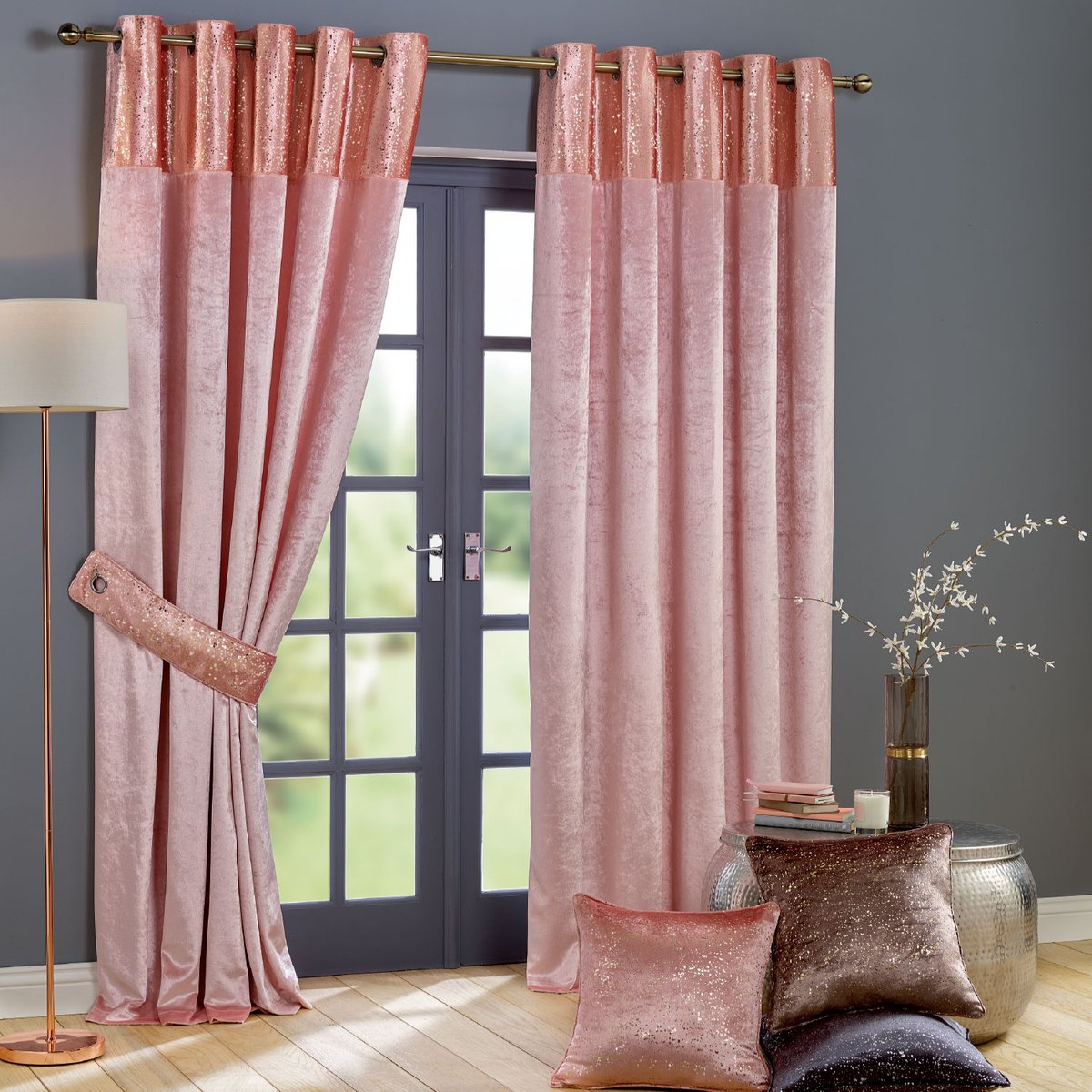 studio_co_uk's tweet image. We&apos;re crushing on these beautiful velvet splah curtains! Revamp your living space from ONLY £21.99 #Homewares #Curtains #Velvet #CrushedVelvet #HomeSweetHome #HomeInspo ow.ly/sDBM30qbrCg