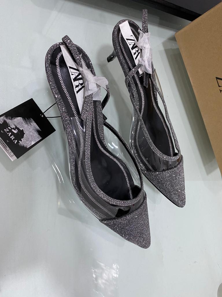 Zara heels so classy and comfy
Size 37-40
Price: 12k
.
Order, pay and receive and thank me later.

For order and delivery holla us on 
0905 603 8977 
#hustlersquare #legithustlersng #legitvendorsng #hustlerstrend #hustlersquarehub #fashionslayers #slayersonly #wedgoodvibex